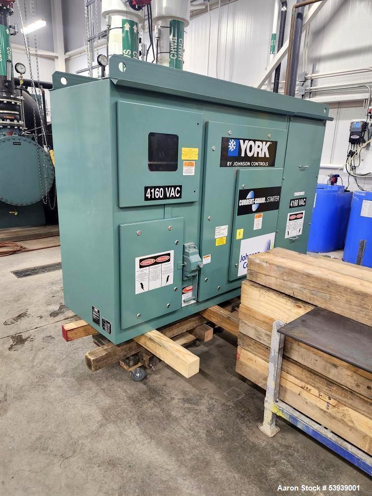 https://ww2.aaronequipment.com/Images/ItemImages/Chillers/Chillers/York_53939001_aa.jpg
