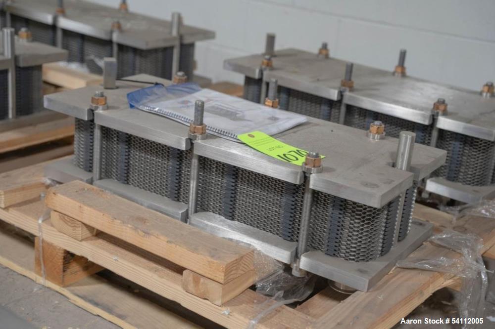 https://ww2.aaronequipment.com/Images/ItemImages/Heat-Exchangers/Plate-Type/T13_54112005_aa.jpg
