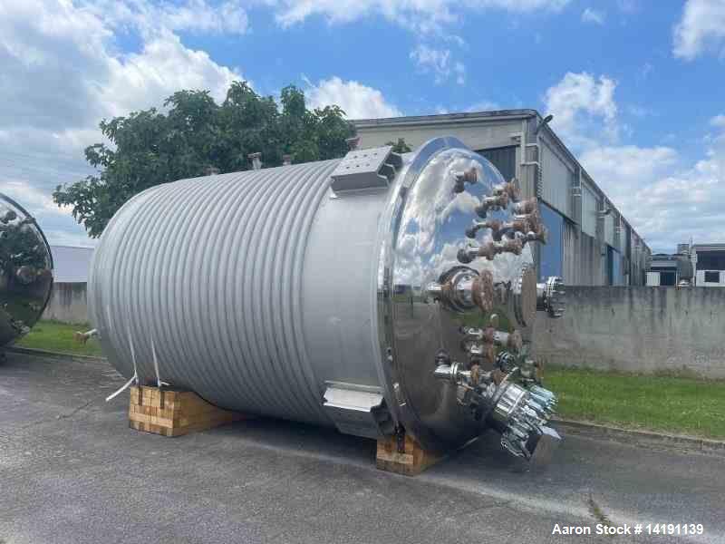 https://ww2.aaronequipment.com/Images/ItemImages/Reactors/Stainless-Steel-5000-Gallon-and-up/14191139_aa.jpg