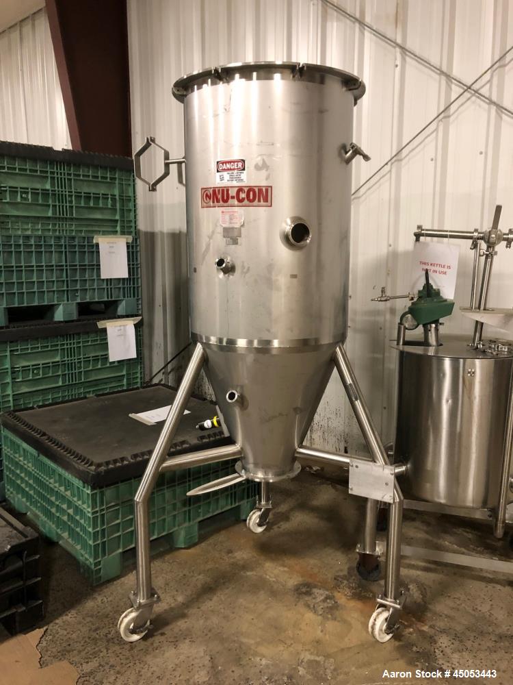 https://ww2.aaronequipment.com/Images/ItemImages/Tanks/Stainless-0-499-Gal/45053443_aa.jpg