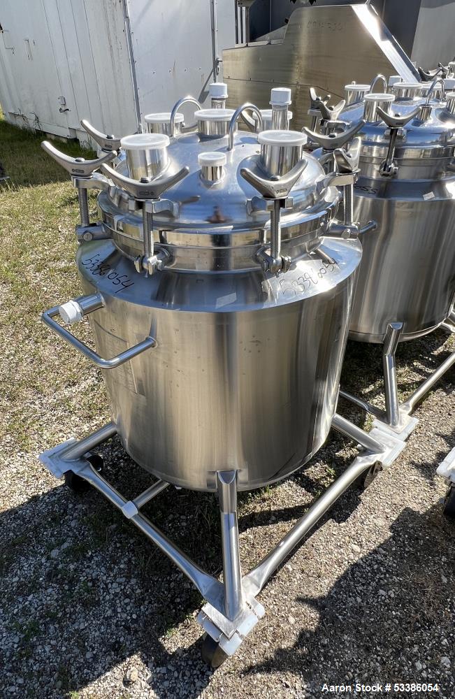 https://ww2.aaronequipment.com/Images/ItemImages/Tanks/Stainless-0-499-Gal/53386054_aa.jpg