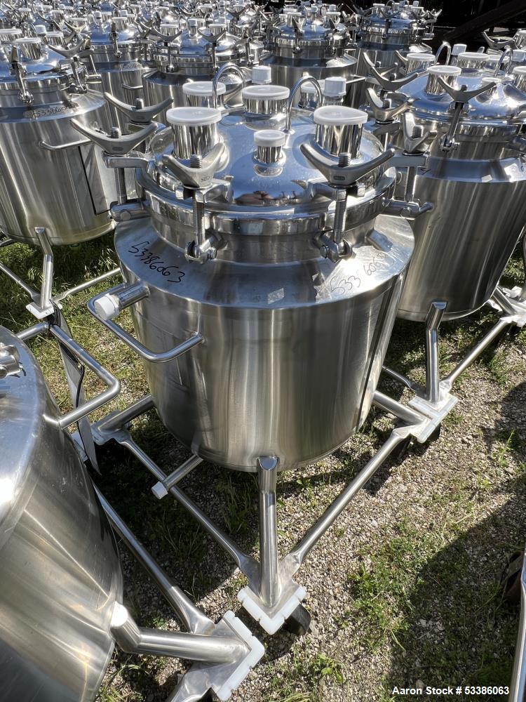 https://ww2.aaronequipment.com/Images/ItemImages/Tanks/Stainless-0-499-Gal/53386063_aa.jpg