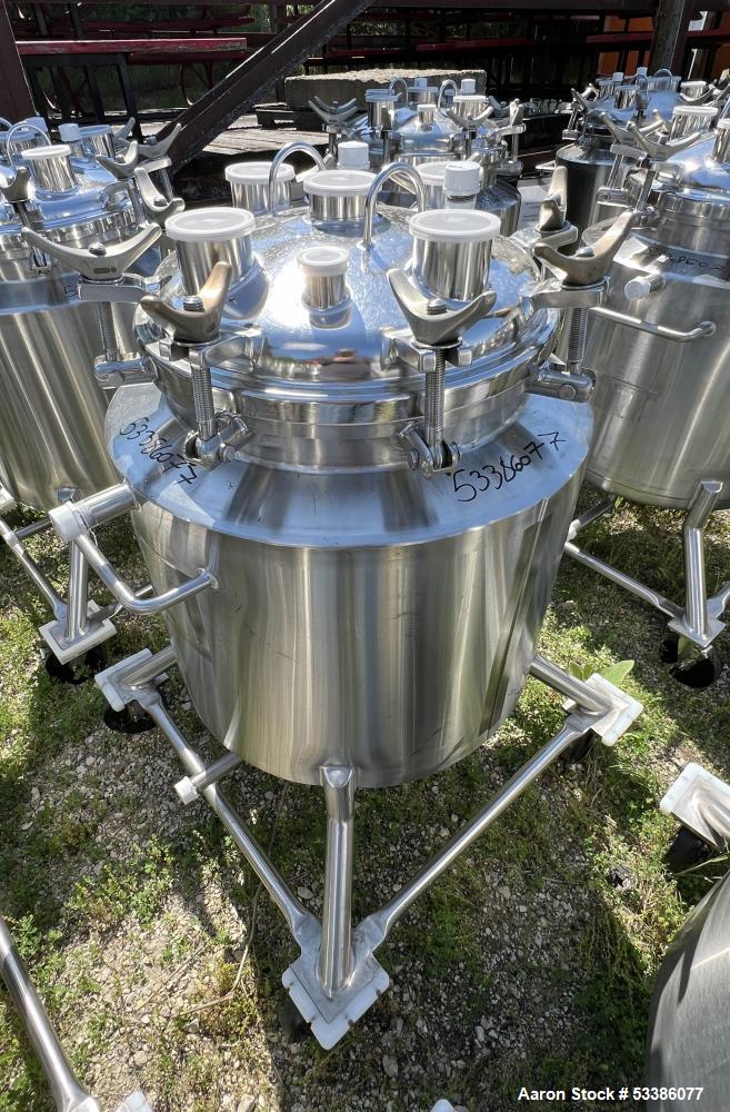 https://ww2.aaronequipment.com/Images/ItemImages/Tanks/Stainless-0-499-Gal/53386077_aa.jpg