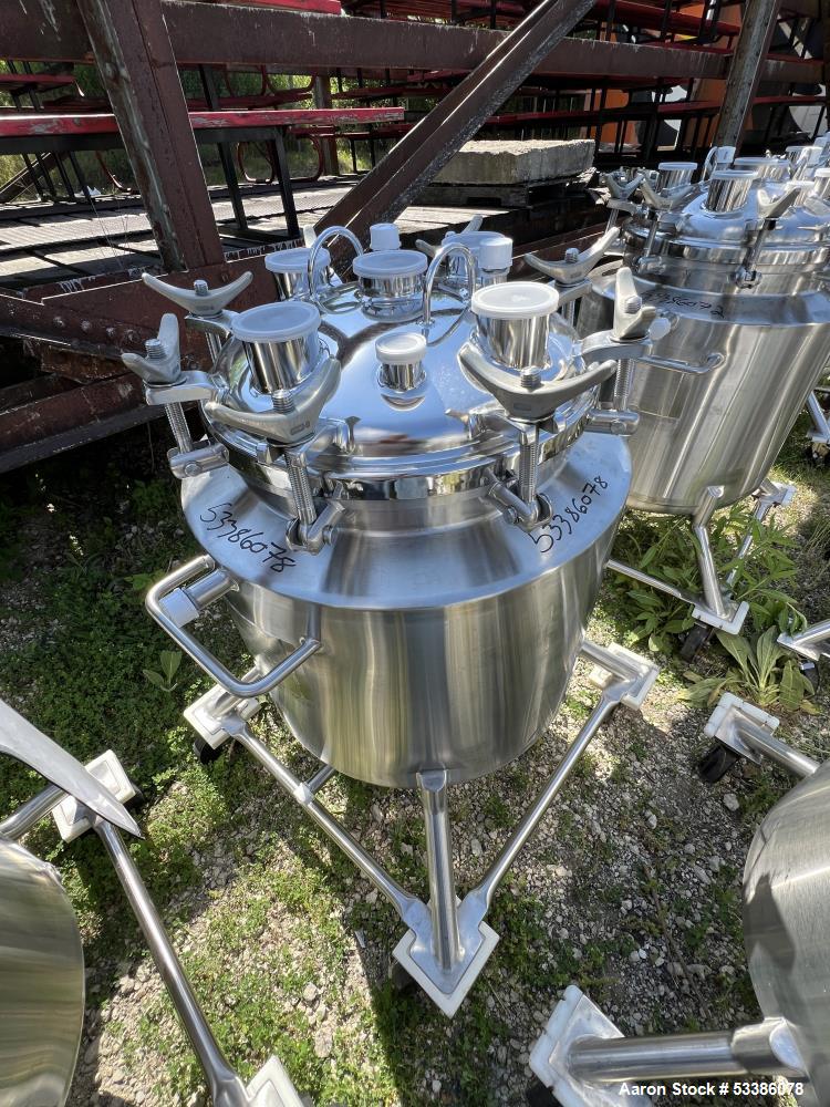 https://ww2.aaronequipment.com/Images/ItemImages/Tanks/Stainless-0-499-Gal/53386078_aa.jpg
