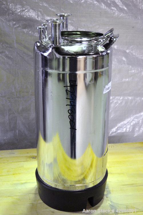https://ww2.aaronequipment.com/Images/ItemImages/Tanks/Stainless-0-499-Gal/Alloy-Products_42948001_a.jpg