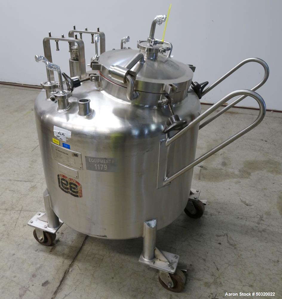 https://ww2.aaronequipment.com/Images/ItemImages/Tanks/Stainless-0-499-Gal/Lee-Ind-250LDBT_50320022_aa.jpg