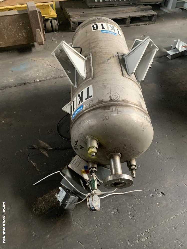 https://ww2.aaronequipment.com/Images/ItemImages/Tanks/Stainless-0-499-Gal/Roark-Enterprises_50467054_ad.jpg