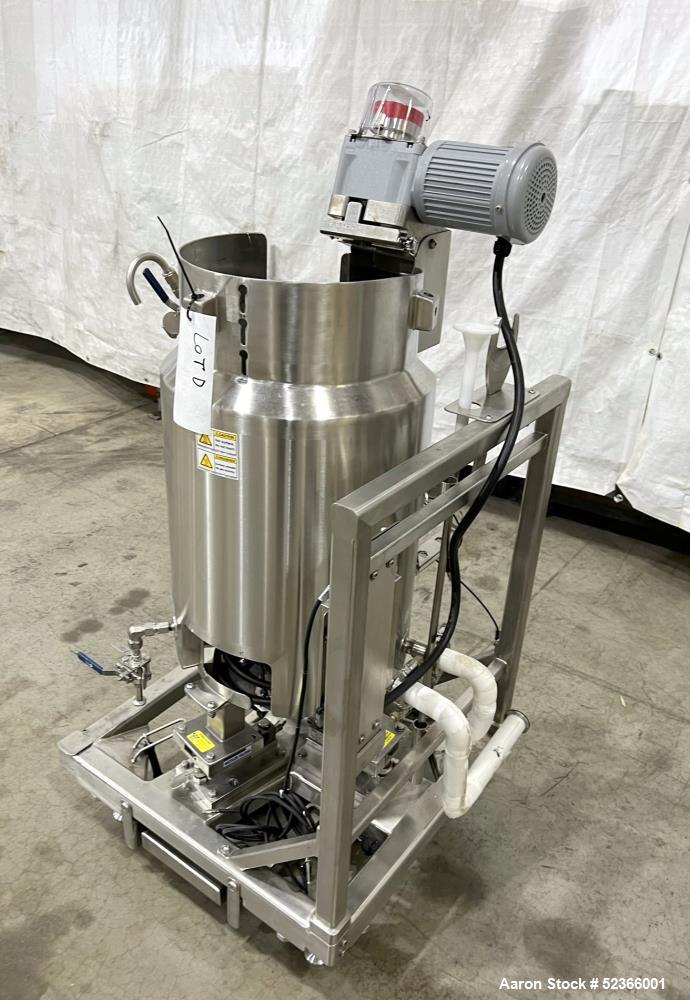 https://ww2.aaronequipment.com/Images/ItemImages/Tanks/Stainless-0-499-Gal/Thermo-Scientific-HyClone_52366001_aa.jpeg