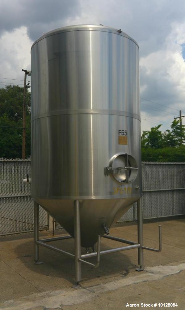 https://ww2.aaronequipment.com/Images/ItemImages/Tanks/Stainless-1000-4999-Gal/10128084_aa.jpg