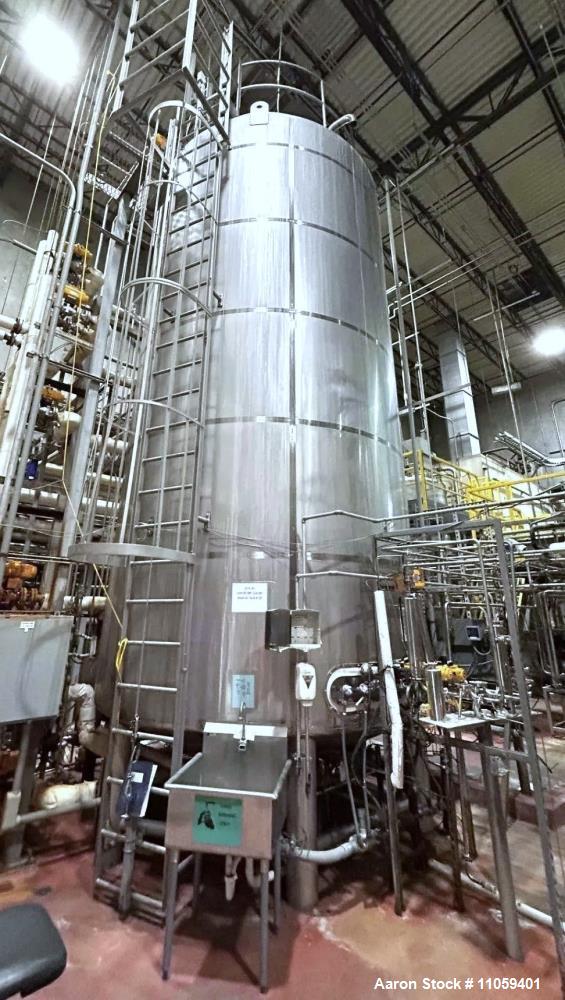 https://ww2.aaronequipment.com/Images/ItemImages/Tanks/Stainless-5000-Gal-and-up/DCI_11059401_aa.jpg