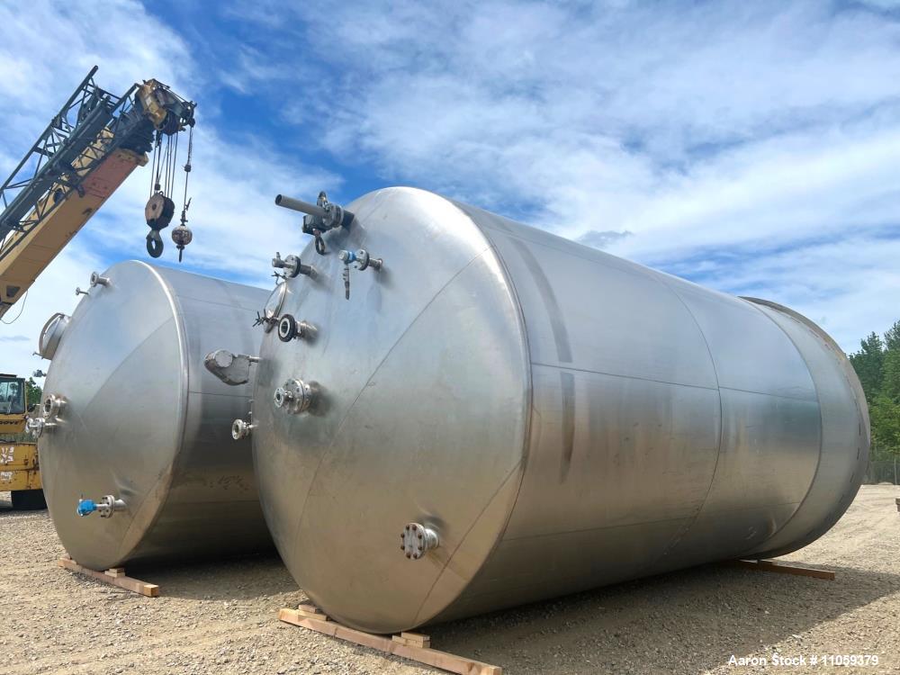 https://ww2.aaronequipment.com/Images/ItemImages/Tanks/Stainless-5000-Gal-and-up/Paul-Mueller_11059379_aq.jpg