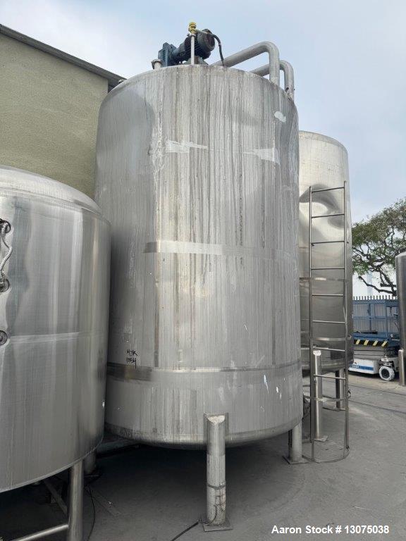 https://ww2.aaronequipment.com/Images/ItemImages/Tanks/Stainless-5000-Gal-and-up/Unknown_13075038_aa.jpg